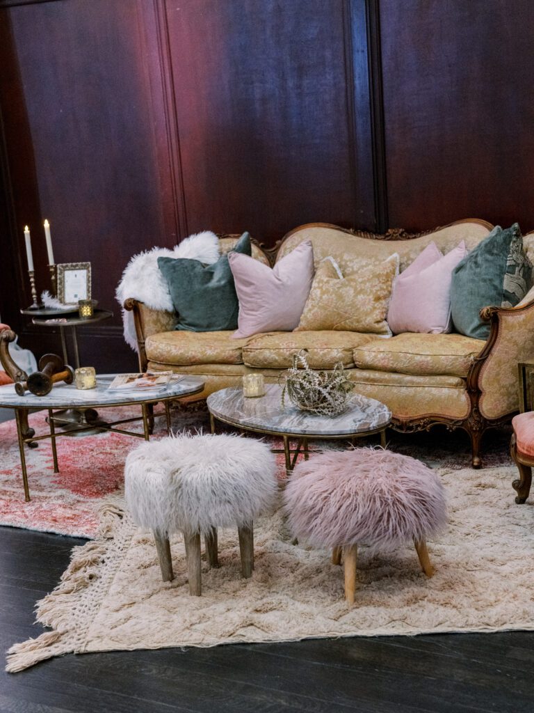 Regency-inspired lounge seating